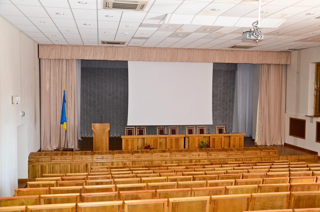 Druzhba Hotel And Restaurant Kharkiv Exterior photo
