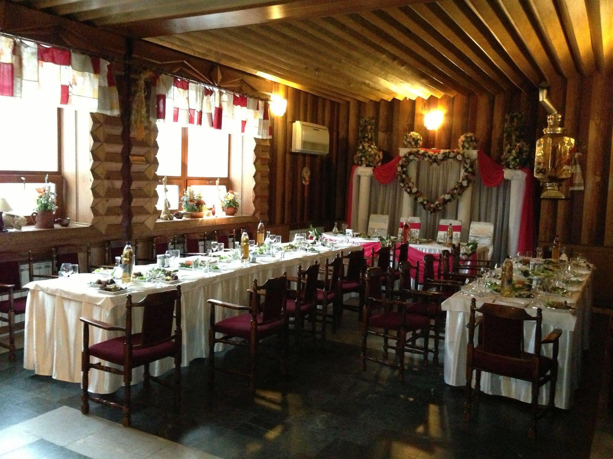 Druzhba Hotel And Restaurant Kharkiv Exterior photo